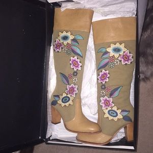 Kenneth Cole tan boots size 6.5.